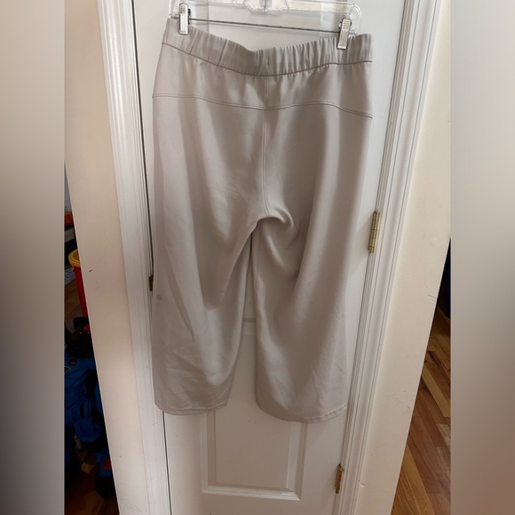 LULULEMON ON THE FLY CROP WIDE LEG - Picture 2 of 4